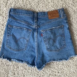 Levi’s Premium Ribcage Short 5-Button Fly Cutoff Jeans Shorts Womens US Size 28